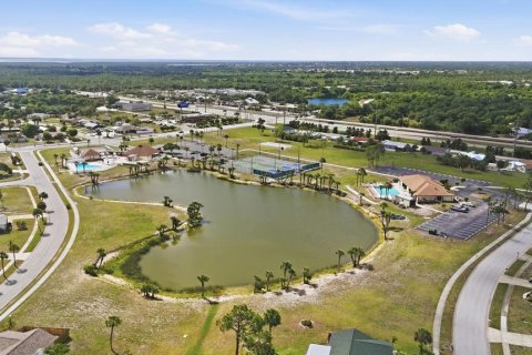 House in Port Charlotte, Florida 3 bedrooms, 107.02 sq.m. № 2151078 - photo 28