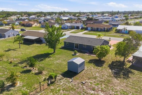 House in Port Charlotte, Florida 3 bedrooms, 107.02 sq.m. № 2151078 - photo 21