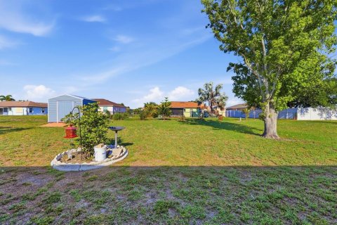 House in Port Charlotte, Florida 3 bedrooms, 107.02 sq.m. № 2151078 - photo 18