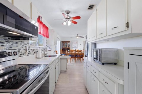 House in Port Charlotte, Florida 3 bedrooms, 107.02 sq.m. № 2151078 - photo 8