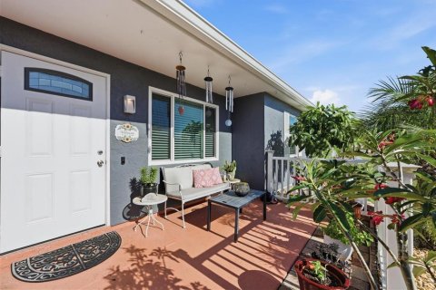 House in Port Charlotte, Florida 3 bedrooms, 107.02 sq.m. № 2151078 - photo 3