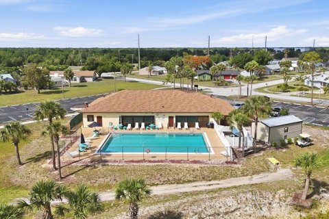 House in Port Charlotte, Florida 3 bedrooms, 107.02 sq.m. № 2151078 - photo 25