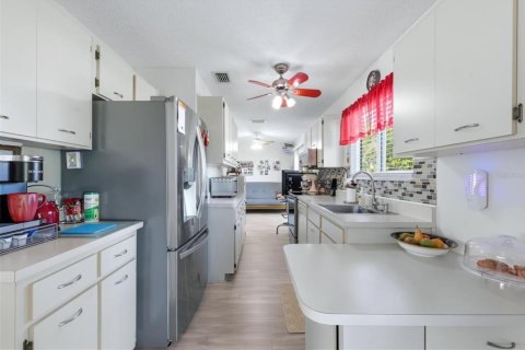 House in Port Charlotte, Florida 3 bedrooms, 107.02 sq.m. № 2151078 - photo 7