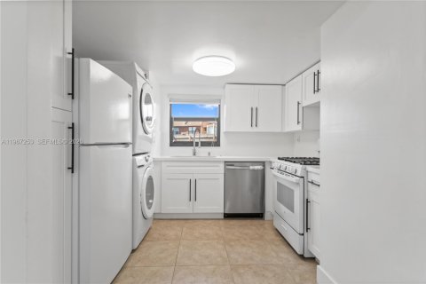 Touwnhouse à vendre à Miami, Floride: 3 chambres, 128.02 m2 № 2028689 - photo 29