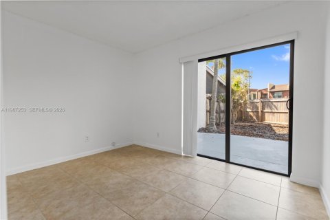 Touwnhouse à vendre à Miami, Floride: 3 chambres, 128.02 m2 № 2028689 - photo 14