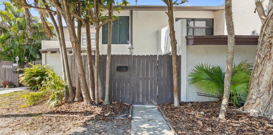 Touwnhouse à Miami, Floride 3 chambres, 128.02 m2 № 2028689