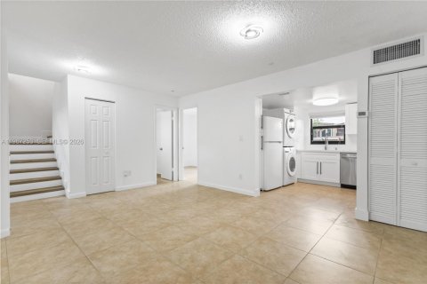 Touwnhouse à vendre à Miami, Floride: 3 chambres, 128.02 m2 № 2028689 - photo 24