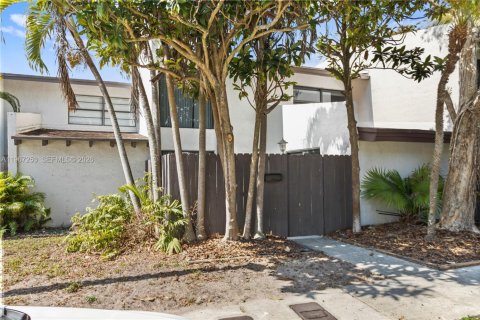 Touwnhouse à vendre à Miami, Floride: 3 chambres, 128.02 m2 № 2028689 - photo 3