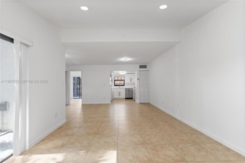 Touwnhouse à vendre à Miami, Floride: 3 chambres, 128.02 m2 № 2028689 - photo 13