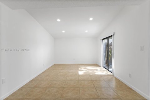 Touwnhouse à vendre à Miami, Floride: 3 chambres, 128.02 m2 № 2028689 - photo 27