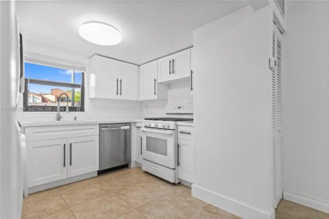 Touwnhouse à vendre à Miami, Floride: 3 chambres, 128.02 m2 № 2028689 - photo 30