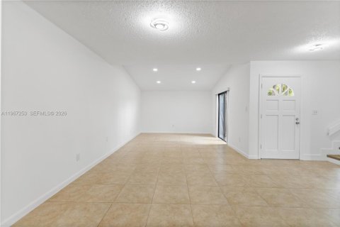 Touwnhouse à vendre à Miami, Floride: 3 chambres, 128.02 m2 № 2028689 - photo 22