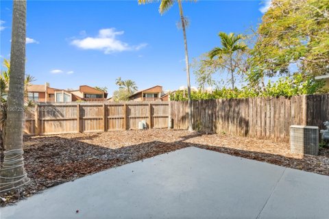 Touwnhouse à vendre à Miami, Floride: 3 chambres, 128.02 m2 № 2028689 - photo 12