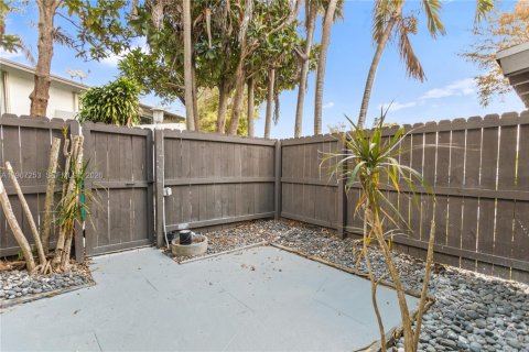 Touwnhouse à vendre à Miami, Floride: 3 chambres, 128.02 m2 № 2028689 - photo 6