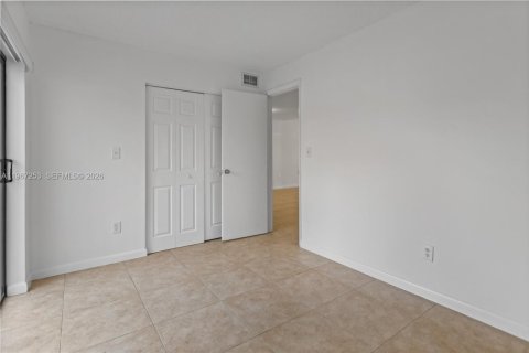 Touwnhouse à vendre à Miami, Floride: 3 chambres, 128.02 m2 № 2028689 - photo 17