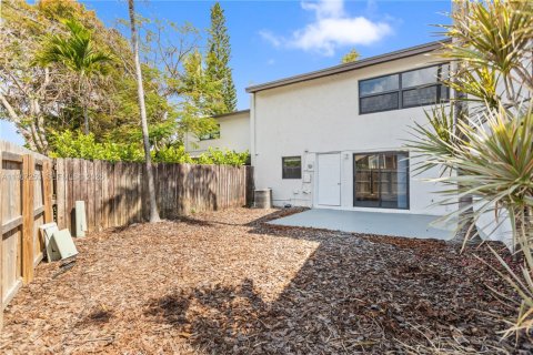 Touwnhouse à vendre à Miami, Floride: 3 chambres, 128.02 m2 № 2028689 - photo 9