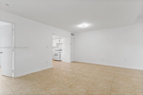 Touwnhouse à vendre à Miami, Floride: 3 chambres, 128.02 m2 № 2028689 - photo 18