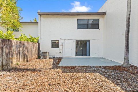Touwnhouse à vendre à Miami, Floride: 3 chambres, 128.02 m2 № 2028689 - photo 10