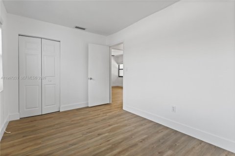 Touwnhouse à vendre à Miami, Floride: 3 chambres, 128.02 m2 № 2028689 - photo 16