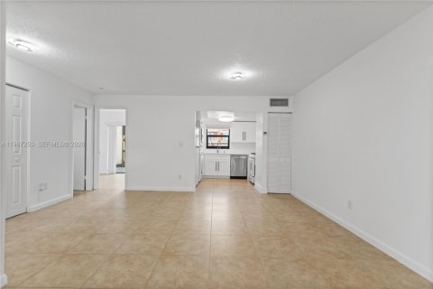 Touwnhouse à vendre à Miami, Floride: 3 chambres, 128.02 m2 № 2028689 - photo 28