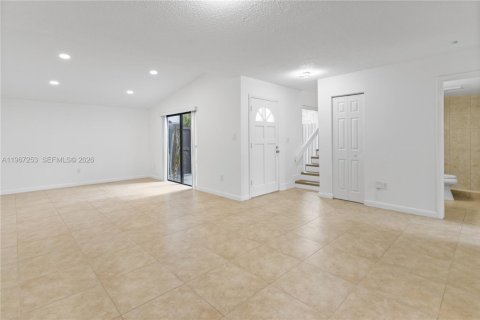 Touwnhouse à vendre à Miami, Floride: 3 chambres, 128.02 m2 № 2028689 - photo 15
