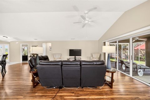 House in The Villages, Florida 3 bedrooms, 166.02 sq.m. № 2297209 - photo 21