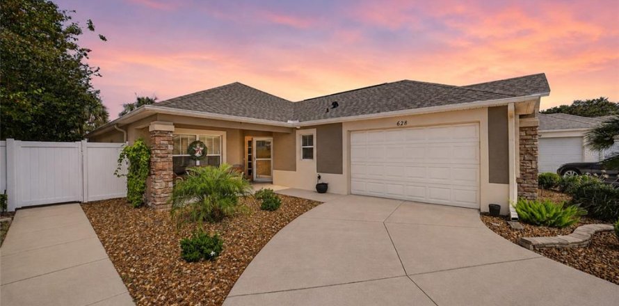 House in The Villages, Florida 3 bedrooms, 166.02 sq.m. № 2297209