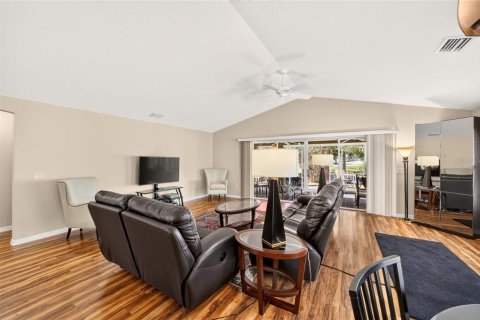 House in The Villages, Florida 3 bedrooms, 166.02 sq.m. № 2297209 - photo 20