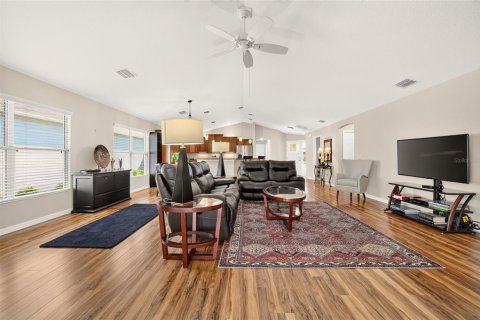House in The Villages, Florida 3 bedrooms, 166.02 sq.m. № 2297209 - photo 25