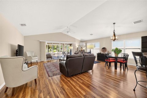 House in The Villages, Florida 3 bedrooms, 166.02 sq.m. № 2297209 - photo 17