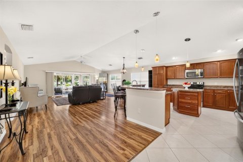 House in The Villages, Florida 3 bedrooms, 166.02 sq.m. № 2297209 - photo 16