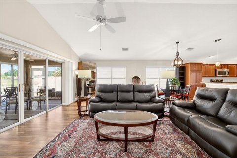 House in The Villages, Florida 3 bedrooms, 166.02 sq.m. № 2297209 - photo 27