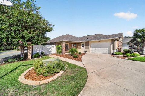 House in The Villages, Florida 3 bedrooms, 166.02 sq.m. № 2297209 - photo 5