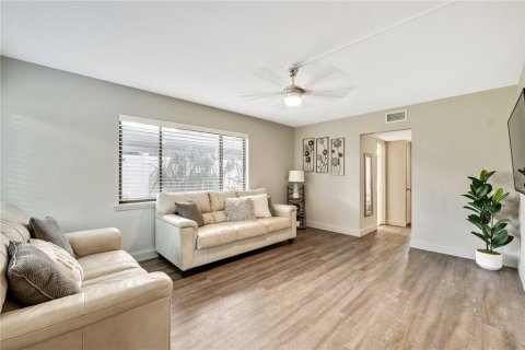 Casa en alquiler en Tampa, Florida, 3 dormitorios, 138.05 m2 № 1915835 - foto 22