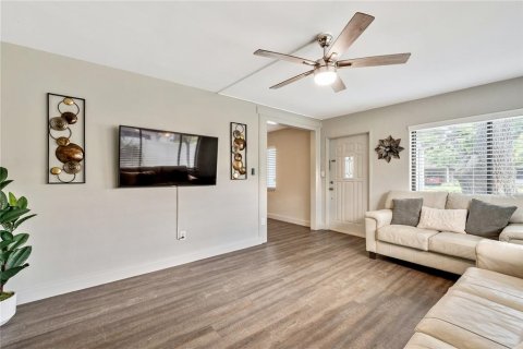 Casa en alquiler en Tampa, Florida, 3 dormitorios, 138.05 m2 № 1915835 - foto 20