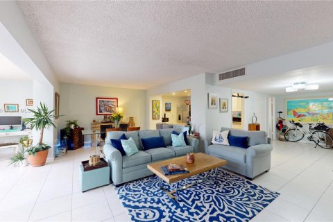 Condominio en venta en Miami, Florida, 1 dormitorio, 85.47 m2 № 1788444 - foto 1
