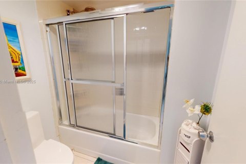 Condominio en venta en Miami, Florida, 1 dormitorio, 85.47 m2 № 1788444 - foto 21