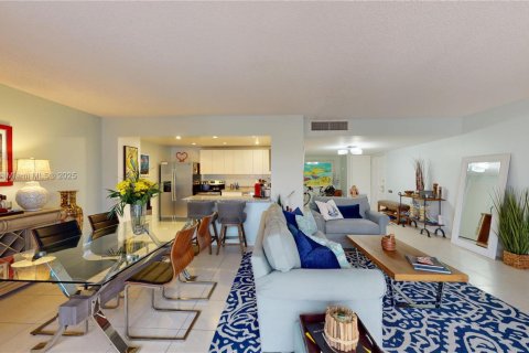 Condominio en venta en Miami, Florida, 1 dormitorio, 85.47 m2 № 1788444 - foto 2