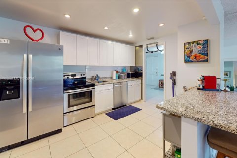 Condominio en venta en Miami, Florida, 1 dormitorio, 85.47 m2 № 1788444 - foto 9
