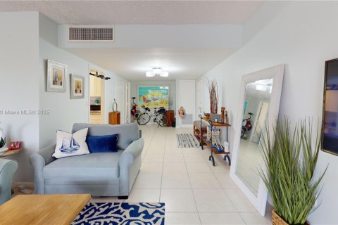 Condominio en venta en Miami, Florida, 1 dormitorio, 85.47 m2 № 1788444 - foto 6