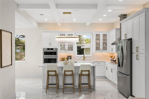 Villa ou maison à vendre à Tampa, Floride: 5 chambres, 293.85 m2 № 2354780 - photo 6