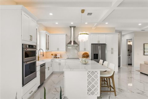 Villa ou maison à vendre à Tampa, Floride: 5 chambres, 293.85 m2 № 2354780 - photo 14