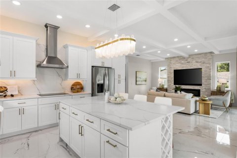 Villa ou maison à vendre à Tampa, Floride: 5 chambres, 293.85 m2 № 2354780 - photo 12