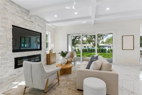 Villa ou maison à vendre à Tampa, Floride: 5 chambres, 293.85 m2 № 2354780 - photo 11