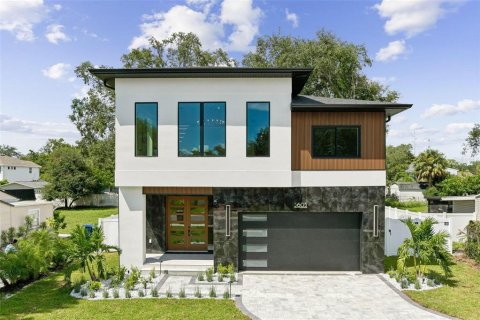 Casa en Tampa, Florida 5 dormitorios, 293.85 m2 № 2354780