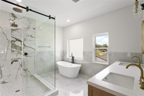 Villa ou maison à vendre à Tampa, Floride: 5 chambres, 293.85 m2 № 2354780 - photo 23