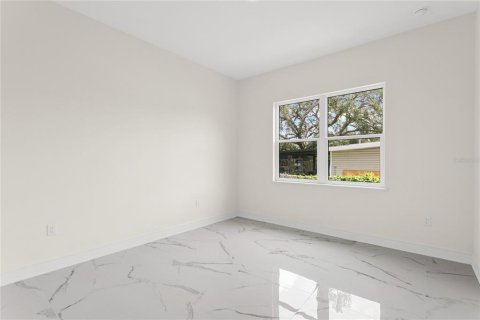 Villa ou maison à vendre à Tampa, Floride: 5 chambres, 293.85 m2 № 2354780 - photo 15