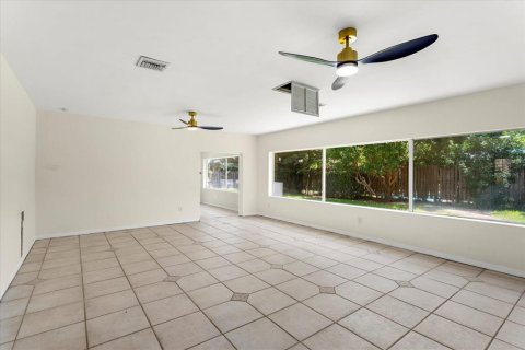 House in Ormond Beach, Florida 4 bedrooms, 310.39 sq.m. № 1798339 - photo 21