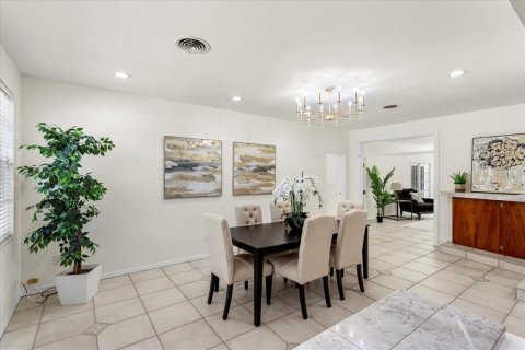 House in Ormond Beach, Florida 4 bedrooms, 310.39 sq.m. № 1798339 - photo 9