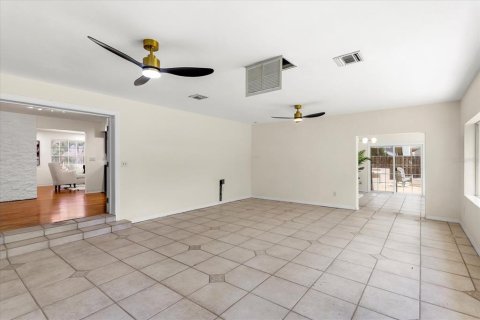House in Ormond Beach, Florida 4 bedrooms, 310.39 sq.m. № 1798339 - photo 22